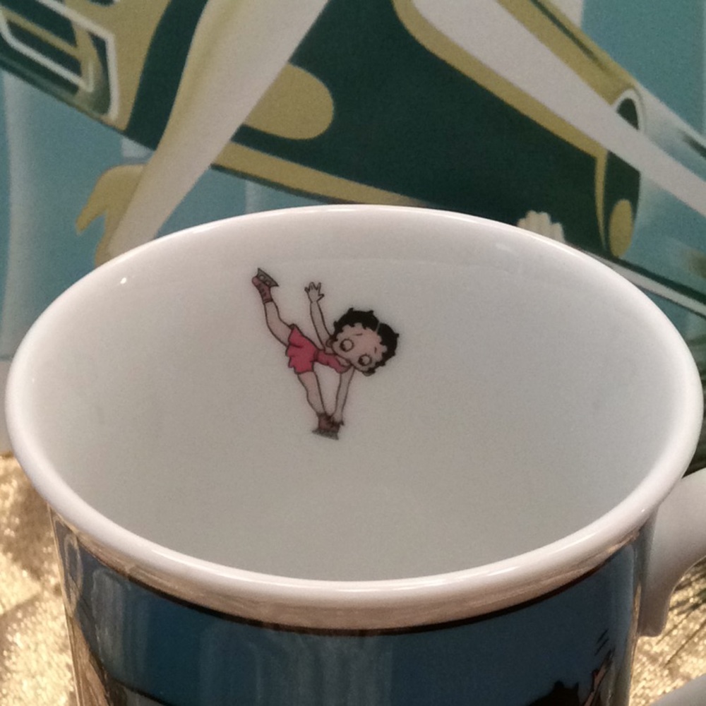Betty Boop Mug Set - Picture 3 of 6